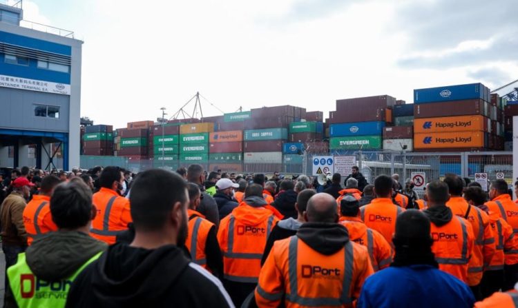 Απεργία στις προβλήτες της COSCO τη Δευτέρα