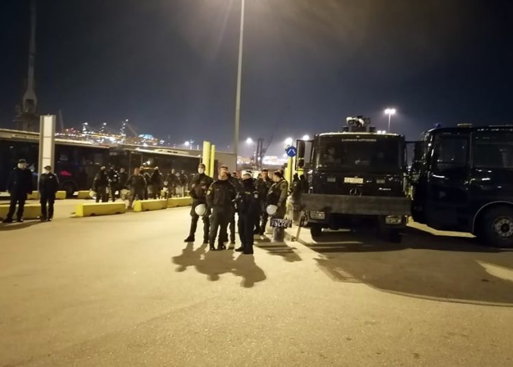 Πρώτη νίκη των απεργών και της αλληλεγγύης στις προβλήτες της COSCO