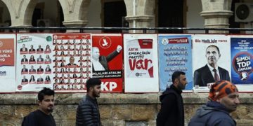 Νικήτριες Δεξιά και αποχή στις εκλογές των Τουρκοκυπρίων