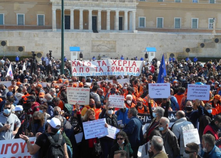 Πλημμύρισαν εργαζόμενους οι δρόμοι του κέντρου το Σάββατο 26 Φλεβάρη
