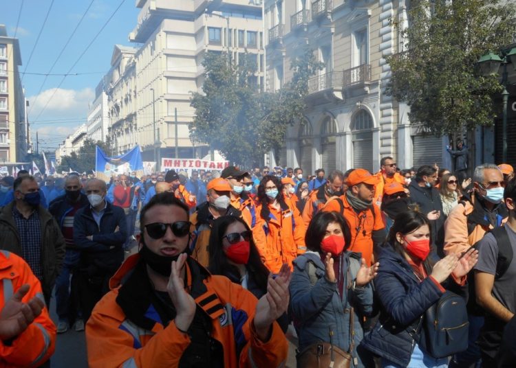Πλημμύρισαν εργαζόμενους οι δρόμοι του κέντρου το Σάββατο 26 Φλεβάρη