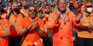 Πλημμύρισαν εργαζόμενους οι δρόμοι του κέντρου το Σάββατο 26 Φλεβάρη