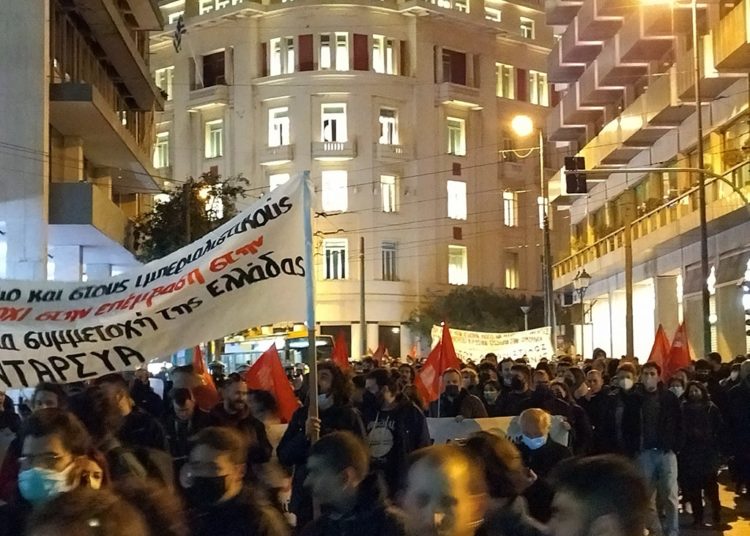 Στους δρόμους ενάντια στον πόλεμο στην Ουκρανία – «Οι ιμπεριαλιστές τη γη ξαναμοιράζουν» (φωτο-βίντεο)