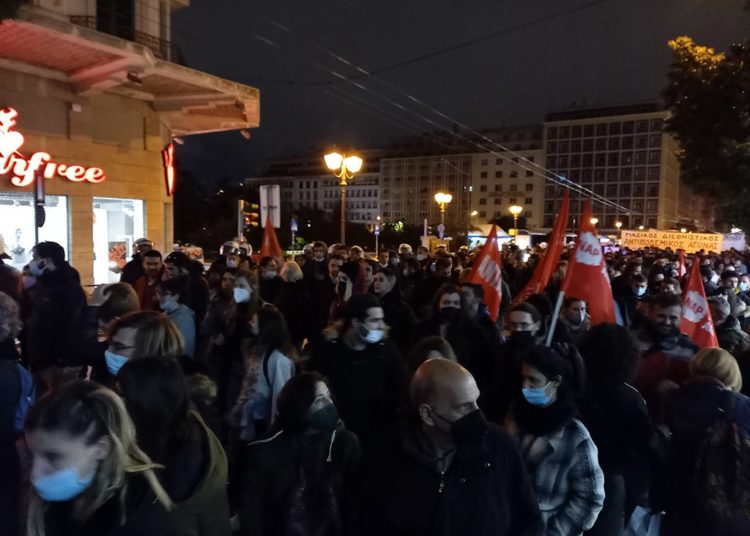 Στους δρόμους ενάντια στον πόλεμο στην Ουκρανία – «Οι ιμπεριαλιστές τη γη ξαναμοιράζουν» (φωτο-βίντεο)