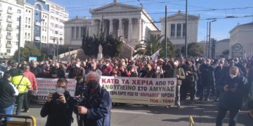 Με ΜΑΤ και χημικά χτύπησαν τη μαζική συγκέντρωση για τα βαρέα και ανθυγιεινά (φωτο)