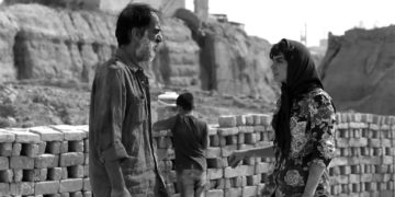 «Έρημη χώρα»: Μια ταινία ασπρόμαυρη, όπως και οι ζωές των εργατών