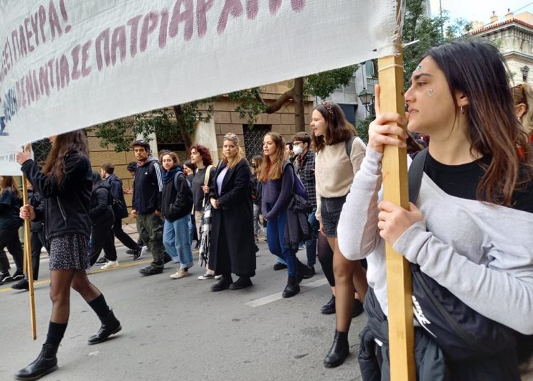 Mέρα της γυναίκας με απεργιακό χρώμα και μαζική συμμετοχή! (φωτο+βιντεο)