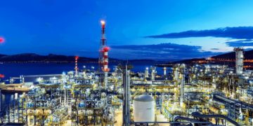 ΑΣΠΡΟΦΟΣ: Τριπλασιασμός αμοιβών για κορυφαία στελέχη