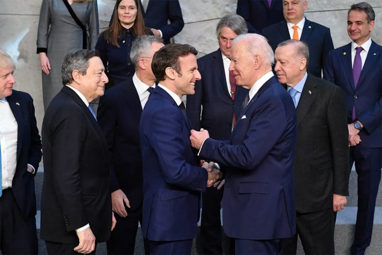 Οι Αμερικανοί ξανάρχονται με το δάχτυλο στη σκανδάλη