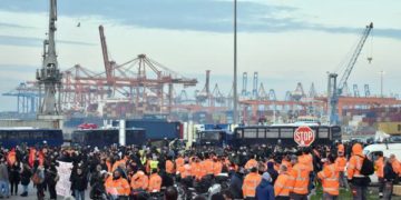 Πειραιάς: Δικαστικά εμπόδια στο Master Plan της COSCO