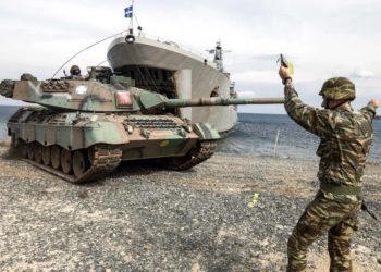 «Συνωστισμός» μηχανών του πολέμου από τον Έβρο ως την Κρήτη