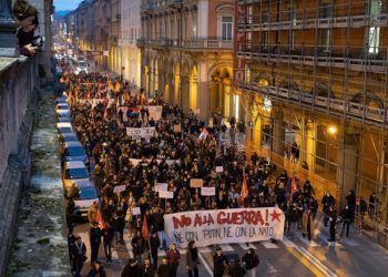 Με τις σημαίες ΕΕ και ΝΑΤΟ ή ενάντια στον ιμπεριαλισμό;