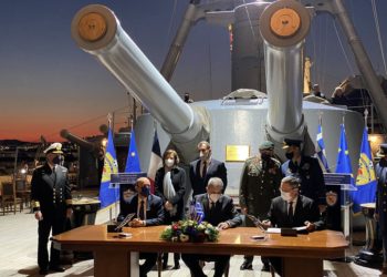 Πρωταθλητές στις αμυντικές δαπάνες, πάτος στις κοινωνικές