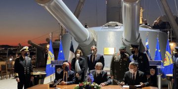 Πρωταθλητές στις αμυντικές δαπάνες, πάτος στις κοινωνικές