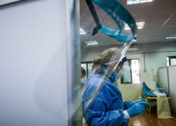 Νοσοκομεία: Η κυβέρνηση «καλωσορίζει» τους ιδιώτες με χιλιάδες απολύσεις