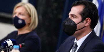 Ο Πλεύρης φέρνει ΣΔΙΤ ενώ ο κορονοϊός ακόμα «θερίζει»