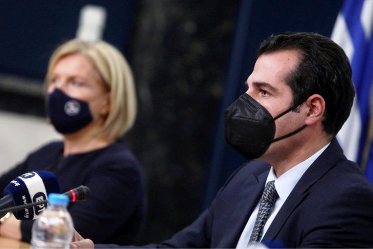 Ο Πλεύρης φέρνει ΣΔΙΤ ενώ ο κορονοϊός ακόμα «θερίζει»