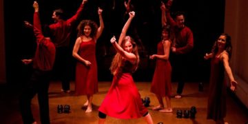 Ρόζυ Μονάκη: «Σε αυτή την εποχή η τέχνη πρέπει να αποτελέσει καταφύγιο αλλά και σημείο φυγής»