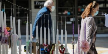 Πάσχα 2022: Άδειο το ψυγείο, απαγορευτικές οι μετακινήσεις