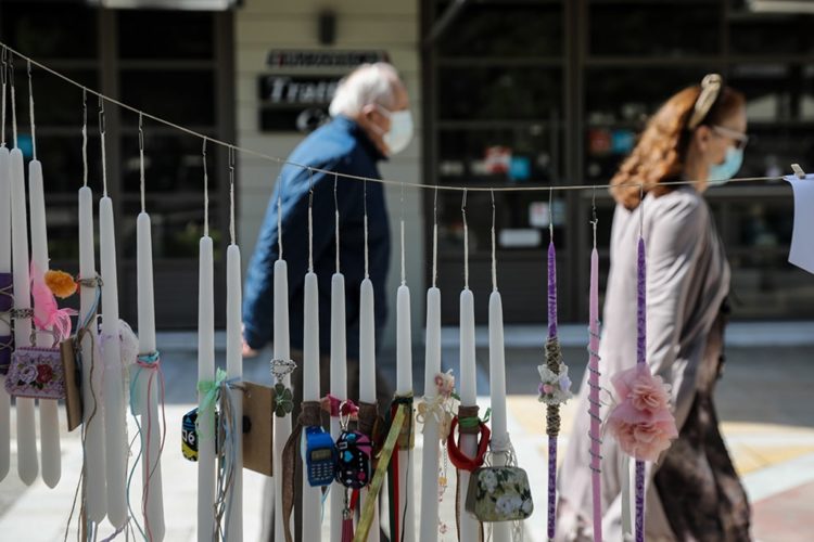 Πάσχα 2022: Άδειο το ψυγείο, απαγορευτικές οι μετακινήσεις