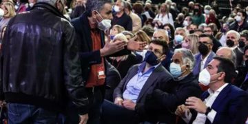 Συνέδριο ΣΥΡΙΖΑ: Κεντροαριστερή παράσταση για ένα ρόλο