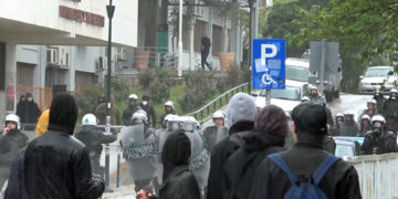 Αστυνομική εισβολή στο ΑΠΘ: Οι φοιτητές πέταξαν έξω ΜΑΤ και ασφαλίτες