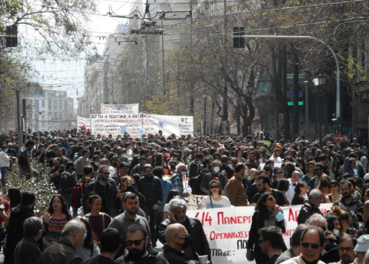 Μύρισε εργατική άνοιξη στις απεργιακές πορείες (φωτογραφίες και βίντεο)