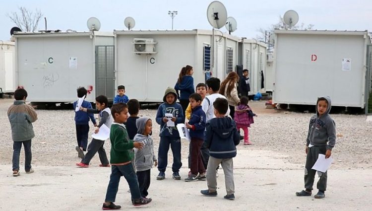 Καμπ Ελαιώνα: Διώχνουν πρόσφυγες για τη «Διπλή Ανάπλαση»