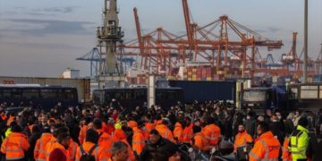 COSCO: Κλιμάκωση του αγώνα με απεργιακή Πρωτομαγιά