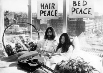 Ο Τζον Λένον, οι Beatles και η «ευκαιρία για την ειρήνη»