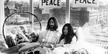 Ο Τζον Λένον, οι Beatles και η «ευκαιρία για την ειρήνη»