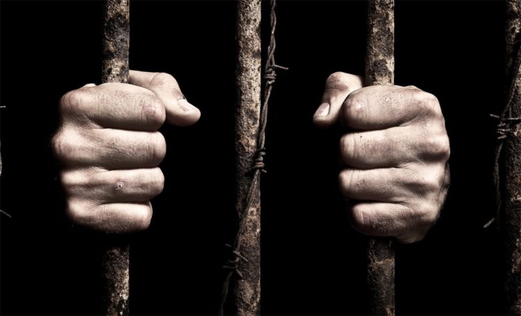 Όχι στην κατάργηση της δυνατότητας αναστολής για αδικήματα του άρθρου 187