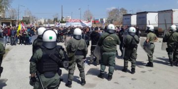 ΑΝΤΑΡΣΥΑ Θεσσαλονίκης: Καταγγέλλει την επίθεση της αστυνομίας και τις συλλήψεις απεργών στο λιμάνι