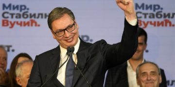 Ο Βούτσιτς πάει με… όλους:  ΕΕ, Ρωσία και Κίνα