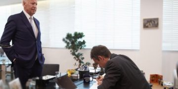 Πολύ επικίνδυνη η συστράτευση µε τις ΗΠΑ