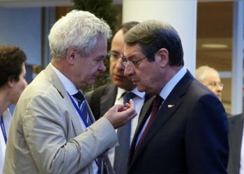 Κύπρος: Το ΑΚΕΛ στη γραμμή Αναστασιάδη…