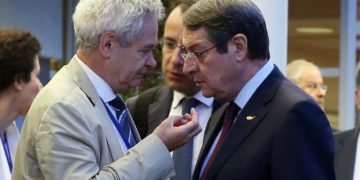 Κύπρος: Το ΑΚΕΛ στη γραμμή Αναστασιάδη…