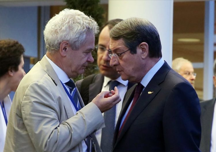 Κύπρος: Το ΑΚΕΛ στη γραμμή Αναστασιάδη…