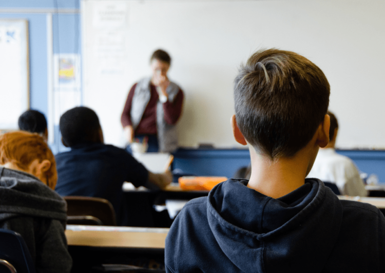 Αναζητώντας την κλεμμένη παιδικότητα