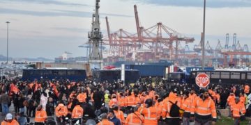 Συλλογική σύμβαση στην COSCO: Πρώτα ρήγματα, ανοικτά ζητήματα