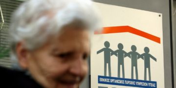 ΠΦΥ: Μετακυλίουν το κόστος της περίθαλψης στους ασθενείς