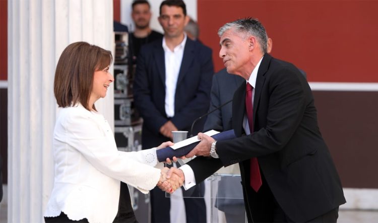 Ποιοι ψηφίζουν τελικά για τα Βραβεία Μπότση;