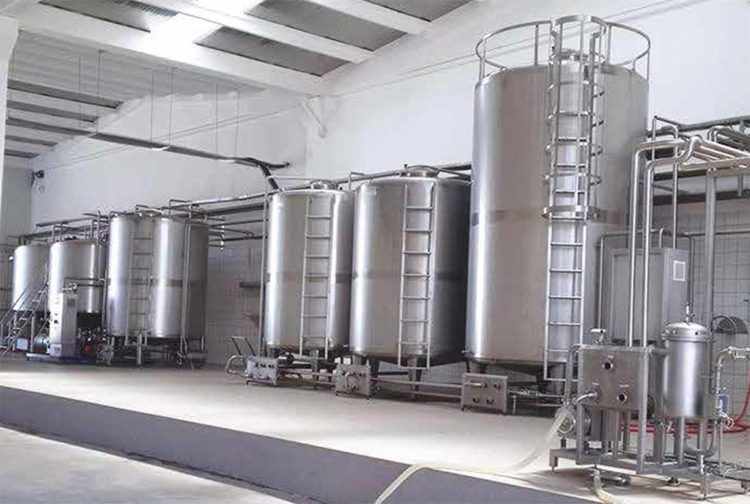 Λεωνίδας Δημούσης, 49 ετών, εργαζόμενος σε γαλακτοβιομηχανία των Τρικάλων… Νεκρός εν ώρα εργασίας.