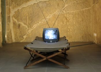 Τα πρότυπα της TV του θεάματος, η «αυτοκτονία» της κοινωνίας