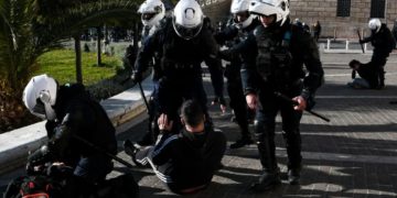 Δικάζουν την αγωνιζόμενη νεολαία! Να αποσυρθούν όλες οι κατηγορίες.