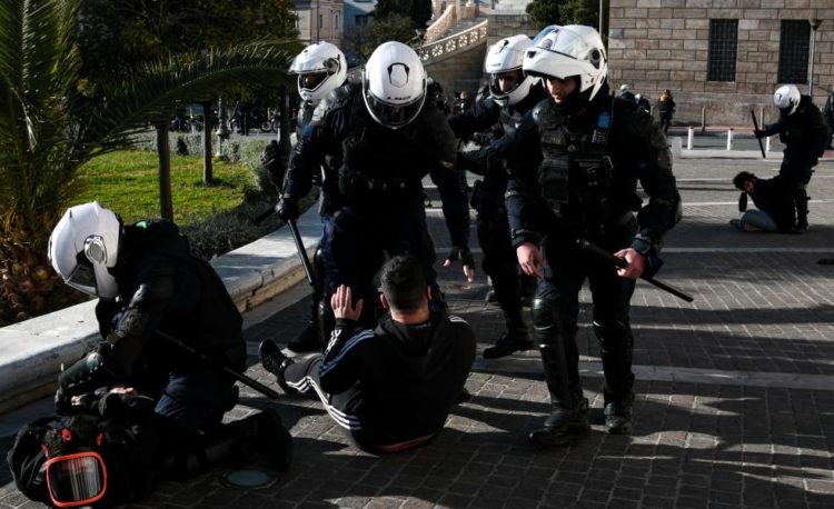 Δικάζουν την αγωνιζόμενη νεολαία! Να αποσυρθούν όλες οι κατηγορίες.