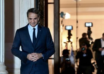 Ετοιμάζουν θερινή  προεκλογική εκστρατεία