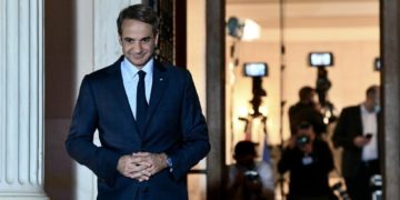 Ετοιμάζουν θερινή  προεκλογική εκστρατεία