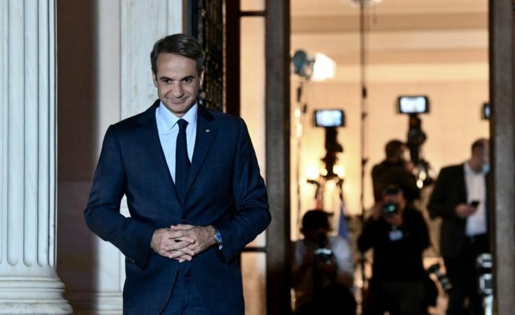 Ετοιμάζουν θερινή  προεκλογική εκστρατεία