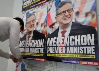 Γαλλία: Aνυπότακτη… υπόκλιση στον κυβερνητισμό